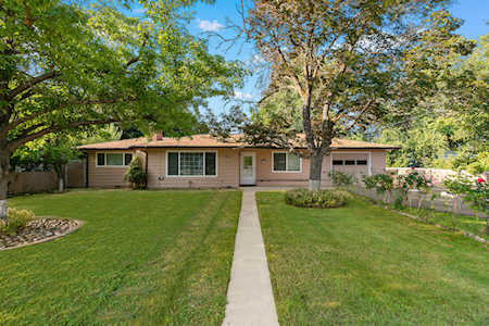 921 SW Rogue River Ave Grants Pass, OR 97526
