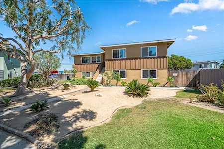 2910 Peppertree Ln Costa Mesa, CA 92626