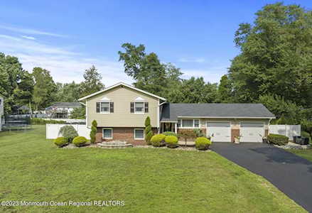 21 Tamarack Dr Manalapan, NJ 07726