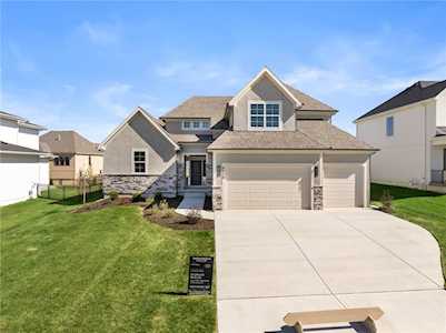 9279 Carbondale St Lenexa, KS 66227