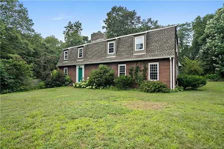 145 Stonewall Dr Hamden, CT 06518