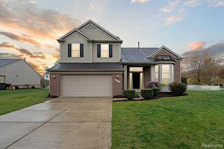 39159 Forest Creek Dr Westland, MI 48185