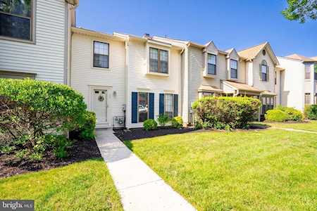 24 Stratton Ct Robbinsville, NJ 08691