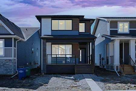 480 Creekrun Crescent SW Airdrie, AB T4B 0R7