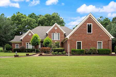 2625 N Mansfield Manor Cv Collierville, TN 38017