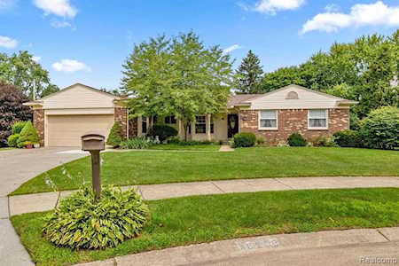 46208 Green Valley Ct Plymouth, MI 48170