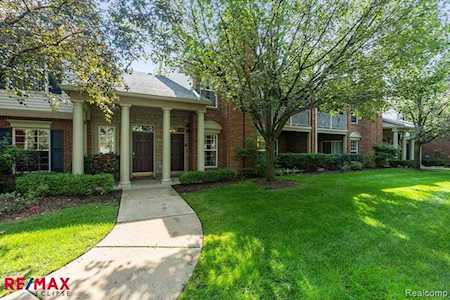 5288 Brookemonte Circle Rochester, MI 48306
