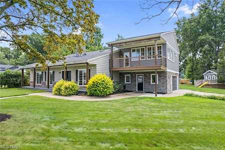 32363 Lake Rd Avon Lake, OH 44012