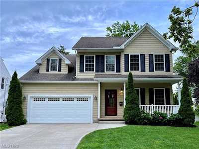 425 Juneway Dr Bay Village, OH 44140