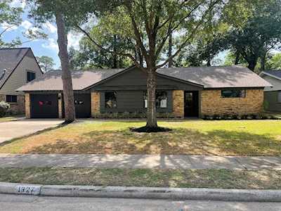 1927 Nocturne Ln Houston, TX 77043