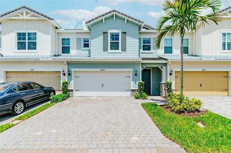 1203 Eucalyptus Dr Hollywood, FL 33021