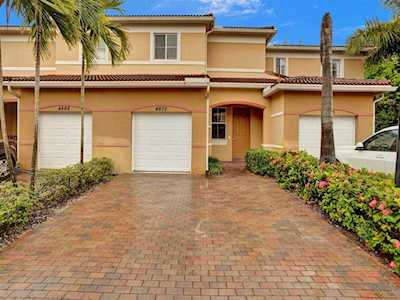 4972 SW 30th Terrace Hollywood, FL 33312