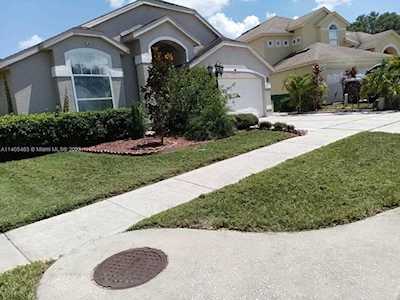 831 Downing Cir Davenport, FL 33897