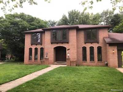 34582 Saint Martins St Livonia, MI 48152