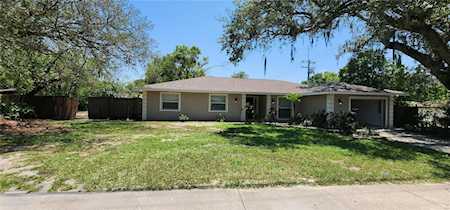 5137 Whiteway Dr Temple Terrace, FL 33617