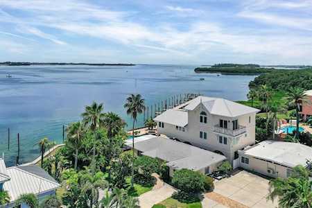 109 13th St S #B Bradenton Beach, FL 34217