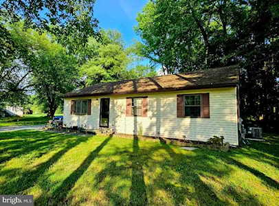 303 S Golfwood Ave Penns Grove, NJ 08069