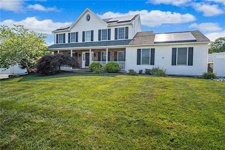 5452 Amanda Dr Laurys Station, PA 18059