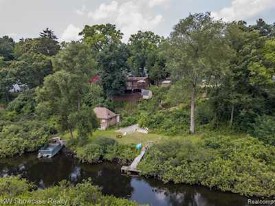3181 Granda Vista Dr Milford Twp, MI 48380