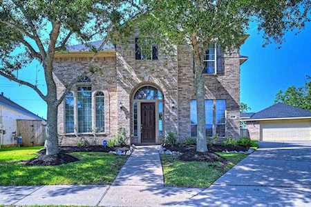 5220 Hidden Brook Ln League City, TX 77573