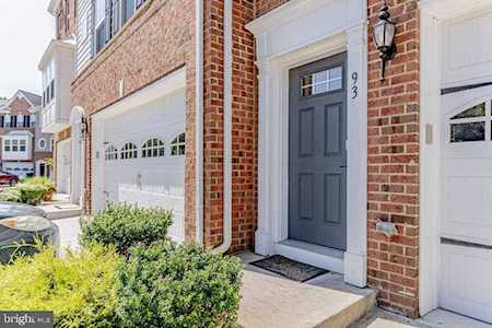 93 Isabelle Ct Marlton, NJ 08053