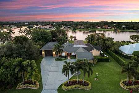 8813 S Wendy Lane West Palm Beach, FL 33411
