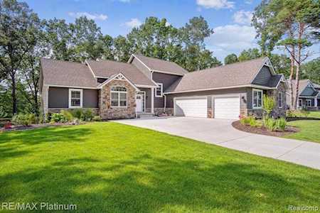 5854 Mountain Top Dr Brighton, MI 48116