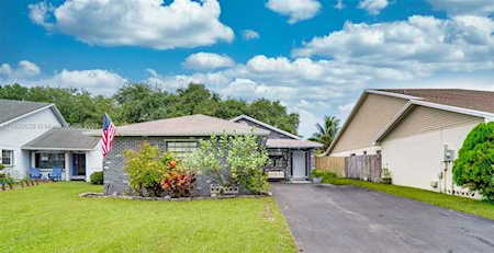 8230 SW 41st Ct Davie, FL 33328