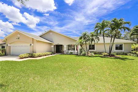 211 NW 198th Ave Pembroke Pines, FL 33029