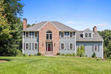 66 Coventry Ln North Andover, MA 01845