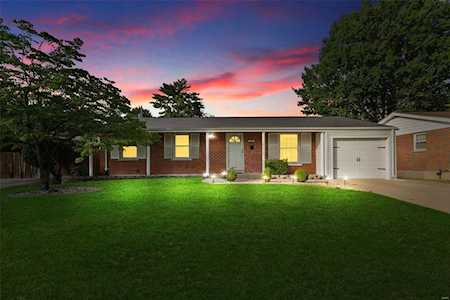 1803 Oliveto Ln Hazelwood, MO 63042