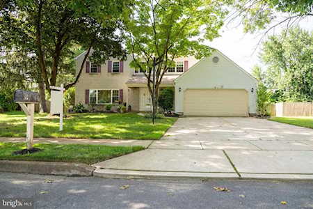 9 Crestview Dr Cherry Hill, NJ 08003