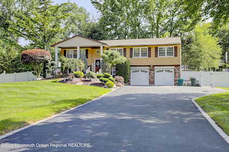 10 Blenheim Rd Manalapan, NJ 07726