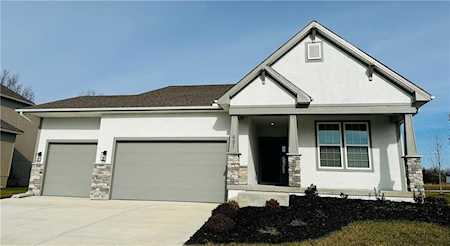 401 SW Hawthorne Ln Blue Springs, MO 64014
