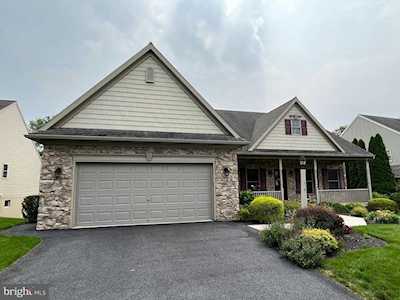 54 Winterberry Ln Womelsdorf, PA 19567