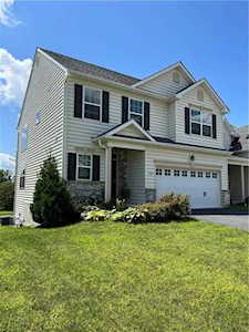 920 Swallow Tail Ln Breinigsville, PA 18031