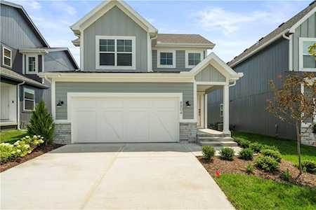 8804 SW 8th St Blue Springs, MO 64064