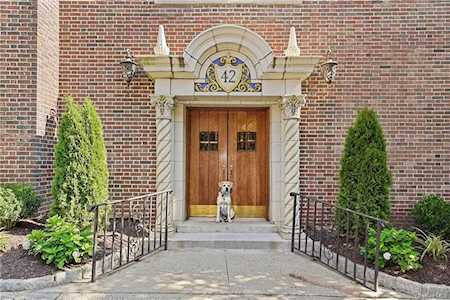 42 Pondfield Rd W #3F Bronxville, NY 10708