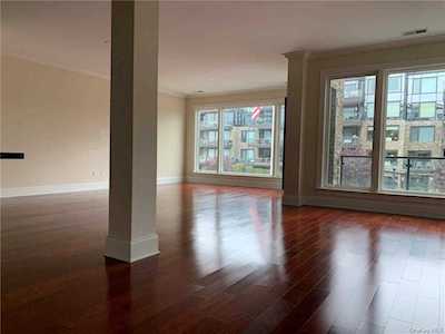 16 Rivers Edge Dr #207 Tarrytown, NY 10591