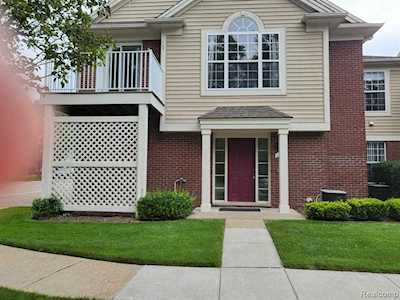 1727 Deepwood Circle Rochester, MI 48307