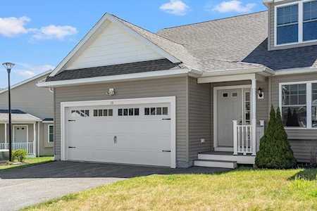 10 Stratford Village Drive #10 Millbury, MA 01527