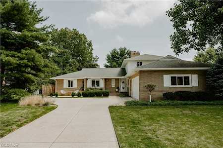 3829 E Surrey Ct Rocky River, OH 44116
