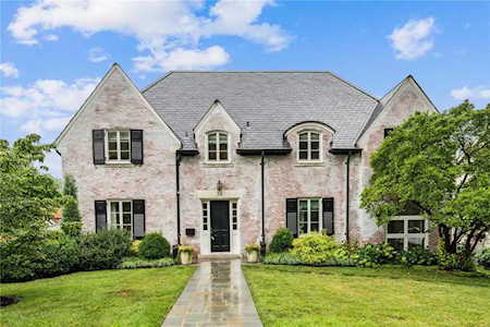 34 Broadview Dr Clayton, MO 63105