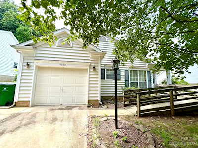 9008 Little Hampton Place Charlotte, NC 28215