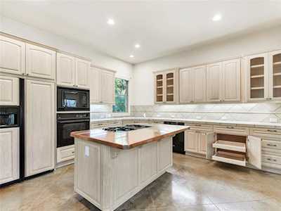 129 Top O The Lake DR Lakeway, TX 78734