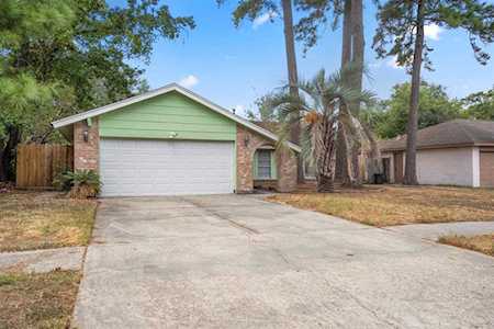 22211 Acorn Valley Dr Spring, TX 77389