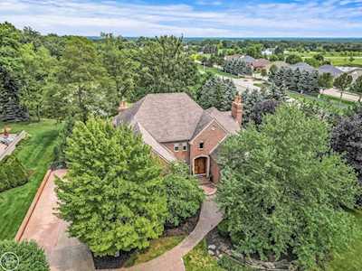 63020 Indian Hills Dr Washington Twp, MI 48095