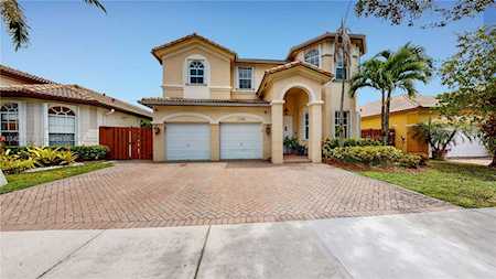 11236 NW 77th Ter Doral, FL 33178