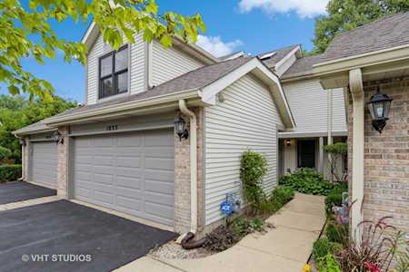 1035 N Auburn Woods Dr Palatine, IL 60067