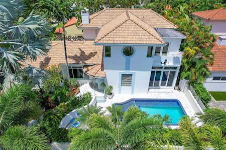 825 SW 23rd Rd Miami, FL 33129
